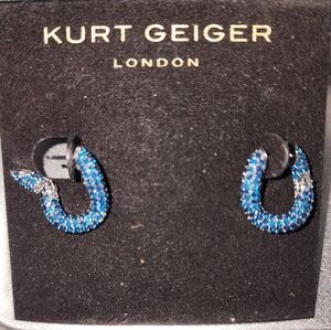 KURT GEIGER EARRINGS CURVED HUGGIE HOOP  WITH BLUE CZ CRYSTALS SILVER TONE